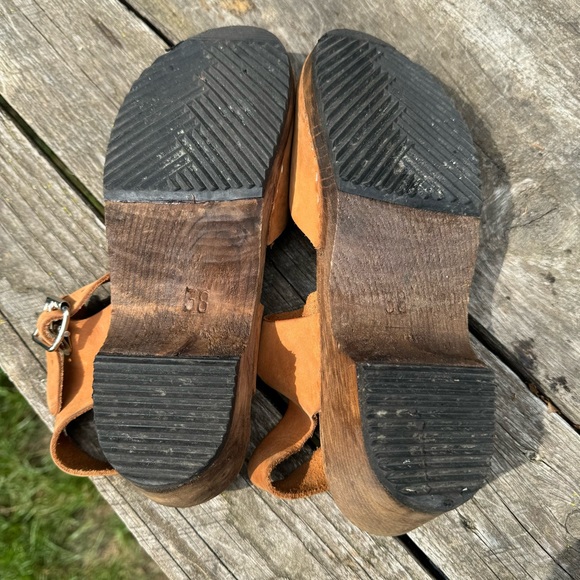 Low Wood in Brown Clogs in Oiled Nubuck on Brown Base Size 38 (US 8) - Picture 2 of 8